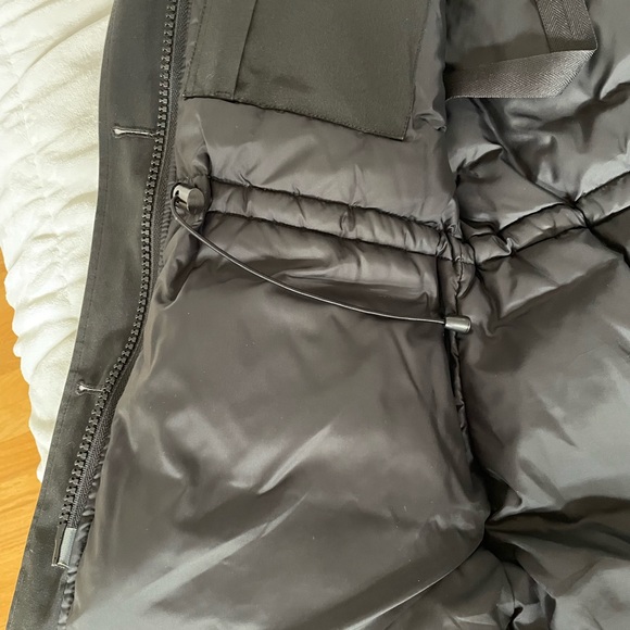 Women’s Canada Goose Montebello Parka - Picture 8 of 12